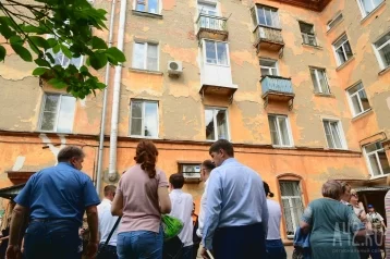 Фото: В мэрии Кемерова рассказали о ремонте треснувшего в центре города дома 1