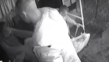 Фото: В Бийске пьяные пассажиры жестоко избили кондуктора и девушку из-за замечания 1