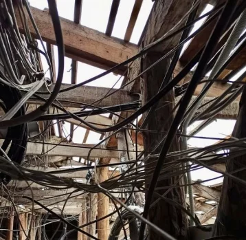 Фото: Сильный ветер повредил кровли и лоджии 11 домов в четырёх городах Кузбасса 1