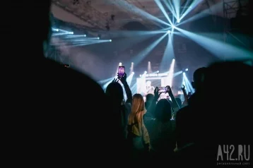 Фото: У солиста Aerosmith Стивена Тайлера повреждены связки и гортань 1