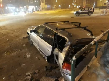 Фото: «Автомобиль распался на части»: в ГИБДД Кузбасса рассказали о жёстком ДТП в Новокузнецке 3