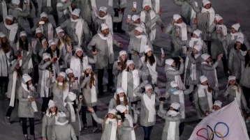 Фото: Российские спортсмены вышли на парад открытия Олимпиады под олимпийским флагом 1