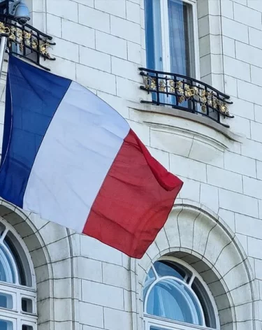 Названа сумма ущерба от ограбления Лувра