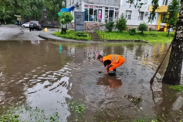 В Новокузнецке снова затопило улицы после грозы