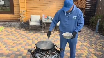 Фото: Глава правительства Кузбасса снял на видео шурпу, которую приготовил за городом 1