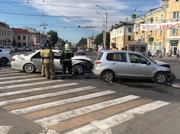Фото: В Кемерове произошло ДТП на перекрёстке 1