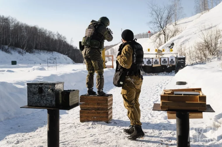 Фото: «Это не Купидон, а снайпер»: бойцы СОБР провели занятия по тактико-циклической стрельбе 35