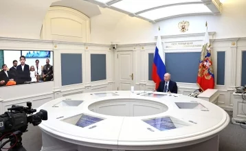 Фото: Владимир Путин пообщался с многодетной семьёй из Кузбасса и похвалил родителей 1