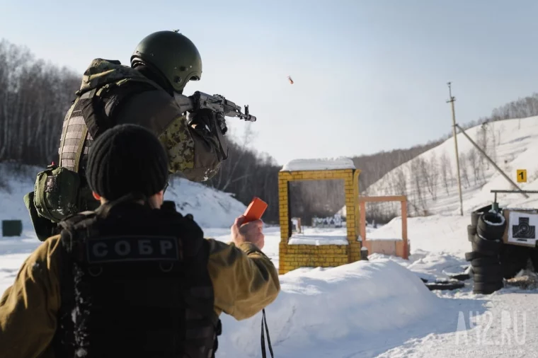 Фото: «Это не Купидон, а снайпер»: бойцы СОБР провели занятия по тактико-циклической стрельбе 36