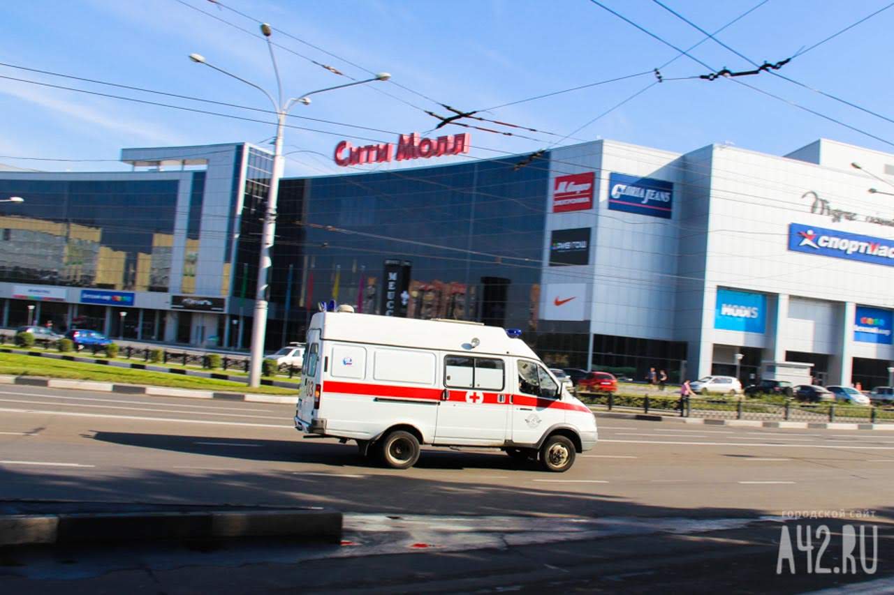 В Кузбассе женщина пыталась напасть на медика скорой помощи за отказ в ремонте очков 