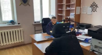 Фото: В Уфе пьяный мужчина напал на 3 школьниц и полицейского 1