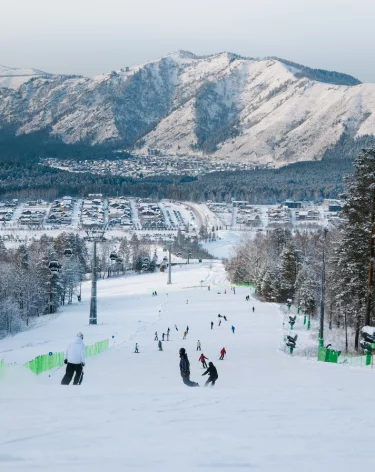 «Манжерок» в ритме зимы: на алтайском курорте Сбера стартовал горнолыжный сезон