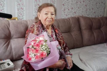 Фото: Мэр Кемерова поздравил участницу ВОВ Прасковью Крупскую со 102-м днём рождения 1