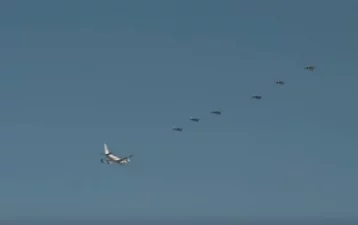 Фото: Появилось видео сопровождения самолёта Путина шестью истребителями 1