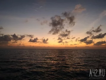 Фото: Российское торговое судно после взрыва потерпело крушение в водах между Испанией и Алжиром 1