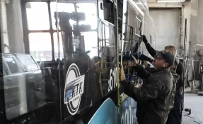 Дополнительные форточки начали устанавливать в автобусах в Кемерове