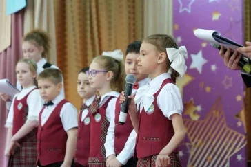 Фото: Мэр Кемерова поздравил школьников с последними звонками 2