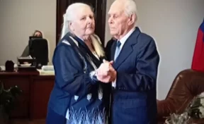 Глава Новокузнецка поздравил семью Бадеевых с 70-летием совместной жизни