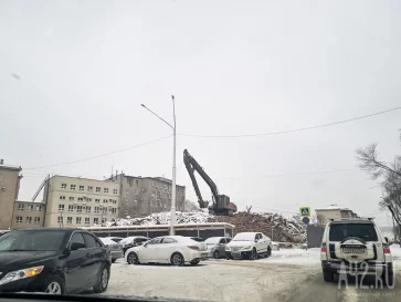 Фото: В Кемерове сносят бывший корпус КемГУ 2
