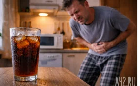 Врач рассказала, при каких заболеваниях нельзя пить газировку