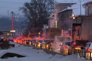 Фото: «Ничосе! Снег!»: кемеровчане снова шутят в утренних 9-балльных пробках 1