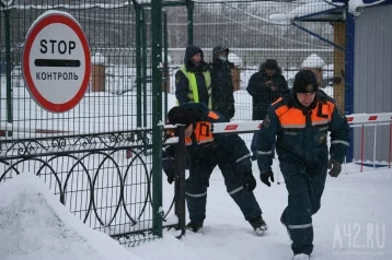 Фото: Спасатели покидают шахту «Листвяжная» в Кузбассе из-за опасной концентрации газа 1