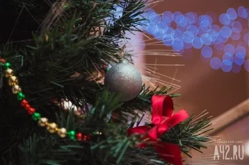 Фото: Свитера, свечи и статуэтки: жители России назвали худшие новогодние подарки 1