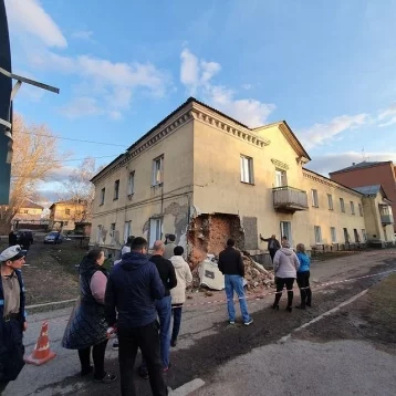 Фото: Власти кузбасского города прокомментировали частичное обрушение стены в жилом доме 1