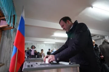 Фото: В Кузбассе открылись избирательные участки, самые ранние начали работу с 6 утра 1