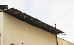 «Скоро дом разрушится»: кемеровчанин пожаловался мэру на протекающую крышу