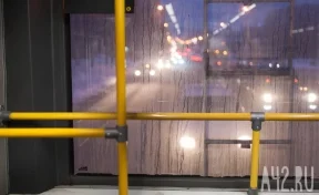 В Казани во время драки за пассажирское место пенсионерка выпала из автобуса 