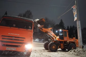 Фото: С начала зимы дорожники вывезли более 2,3 млн кубометров снега с дорог Кузбасса 2