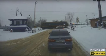 Фото: Авария, в которой поезд сбил 18-летнего парня в Кемерове, попала на видео 1