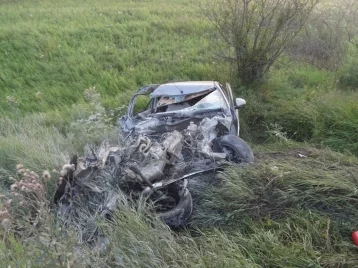 Фото: В Кузбассе после ДТП машина превратилась в груду металла, есть погибший 1