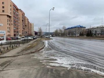 Фото: Кемеровские дороги начали мыть с шампунем 1