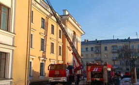 В Новокузнецке загорелся ДК «Алюминщик»