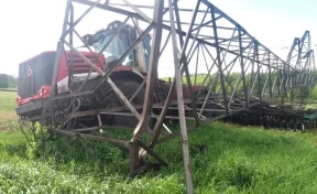 Водитель трактора сбил опору ЛЭП и оставил тысячи жителей Новокузнецка без света