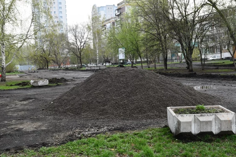 Фото: В Новокузнецке начали ремонтировать сквер «50 лет Центральному району» 4