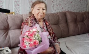 Мэр Кемерова поздравил участницу ВОВ Прасковью Крупскую со 102-м днём рождения