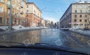 Кемеровчане возмущены затопленной улицей в центре города