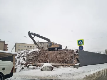 Фото: В Кемерове сносят бывший корпус КемГУ 3