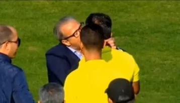 Фото: Президента футбольного клуба пожизненно дисквалифицировали за поцелуй и укус судьи 1