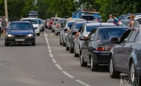 На подъезде к Крымскому мосту очередь из машин достигла 13 километров