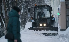В Кемерове на уборку города от снега вышло более 100 единиц техники