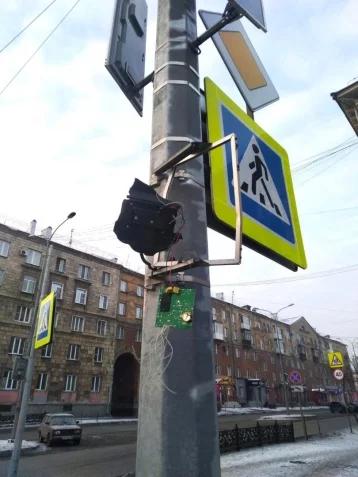 Фото: Ночью вандалы разгромили несколько светофоров в Новокузнецке  1