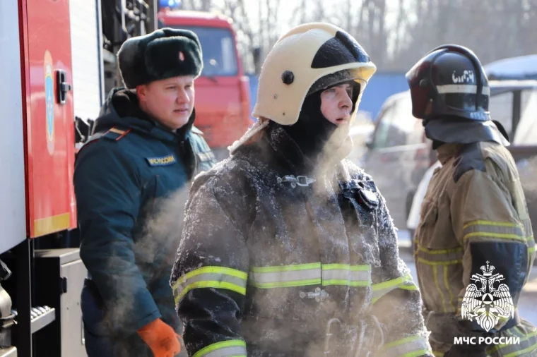 Фото: В Кемерове загорелся склад на площади 800 квадратных метров 4