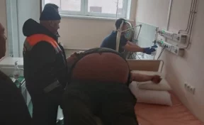 В Великом Новгороде спасатели доставили в больницу мужчину весом 300 килограммов