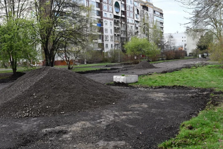 Фото: В Новокузнецке начали ремонтировать сквер «50 лет Центральному району» 5