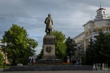 Фото: Кемеровчан снова возмутило отсутствие пешеходного перехода к памятнику Пушкина 1