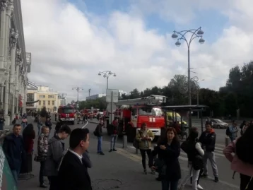 Фото: Из-за пожара в ТРК в Екатеринбурге эвакуировали около 500 человек 2
